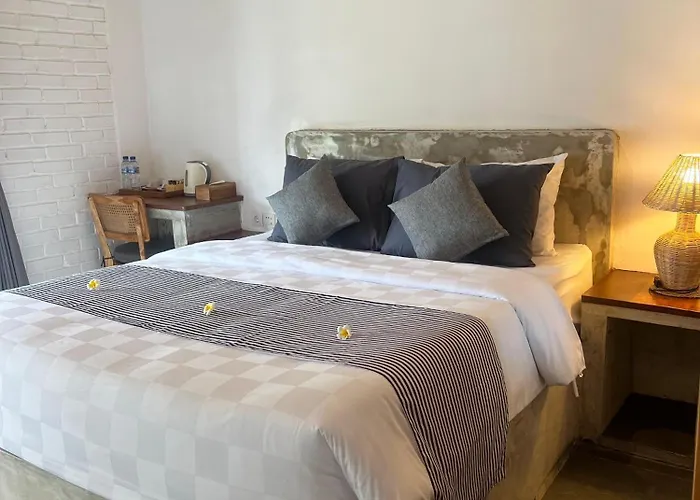 Ishana House Padang-padang