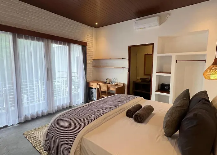 Ishana House Padang-padang