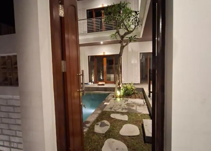 Ishana House Padang-padang Séjour chez l'habitant