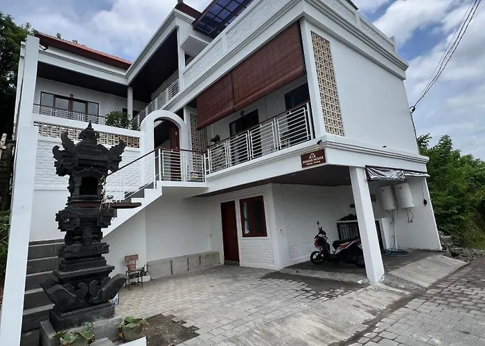 Ishana House Padang-padang *