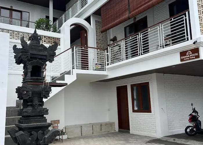Ishana House Padang-padang Séjour chez l'habitant *